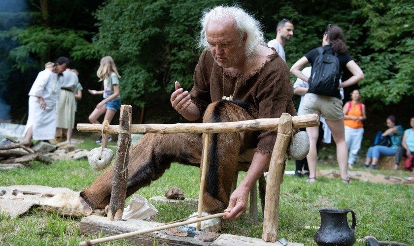 EVROPSKI DNEVI ARHEOLOGIJE Z VEŠČINAMI IZ DAVNINE