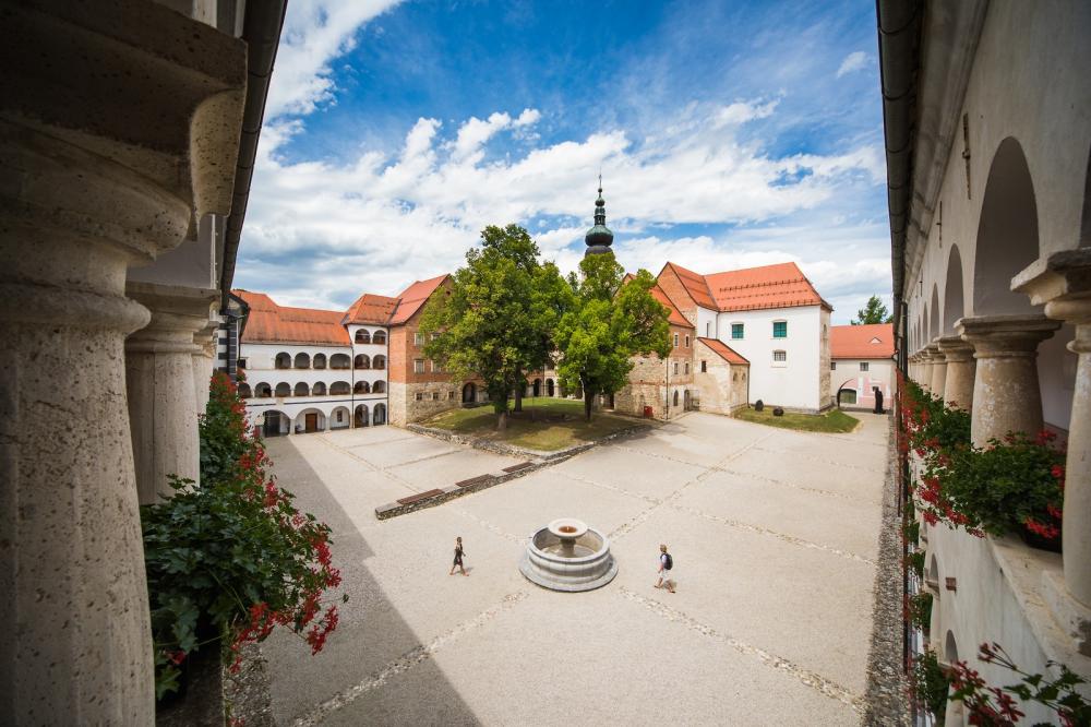 KONCERT GODALNEGA KVARTETA PROFESORJEV GLASBENE ŠOLE KRŠKO